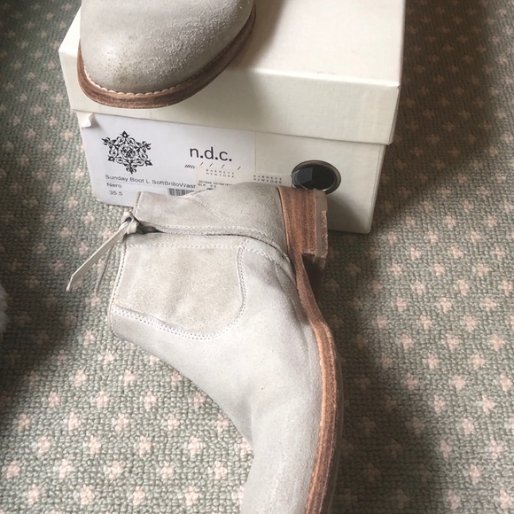 Soft and light gray Sunday n.d.c. zip up booties. - Picture 5 of 5